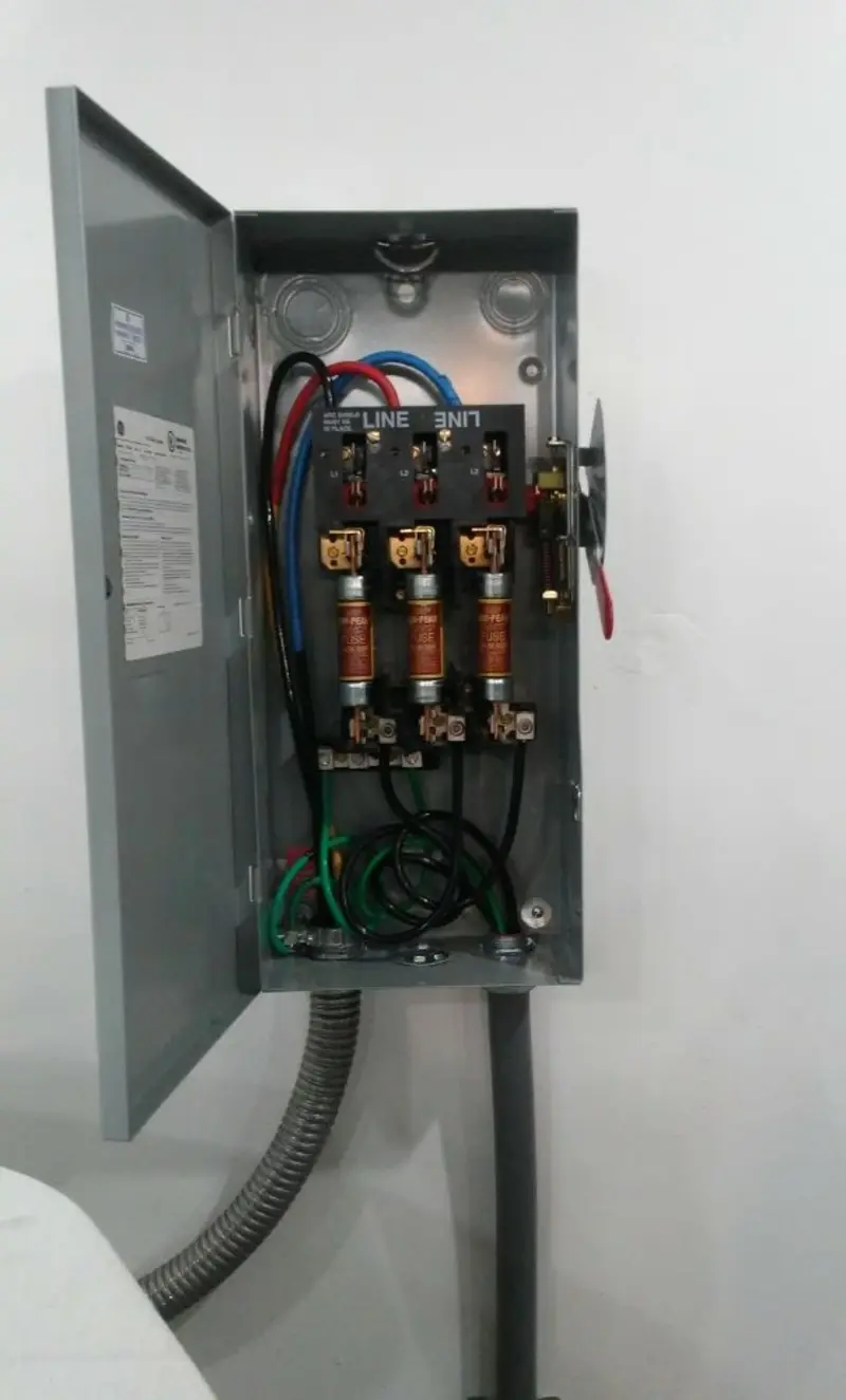 Three-phase disconnect switch installed for Smoke Detector Installation in Flower Hill